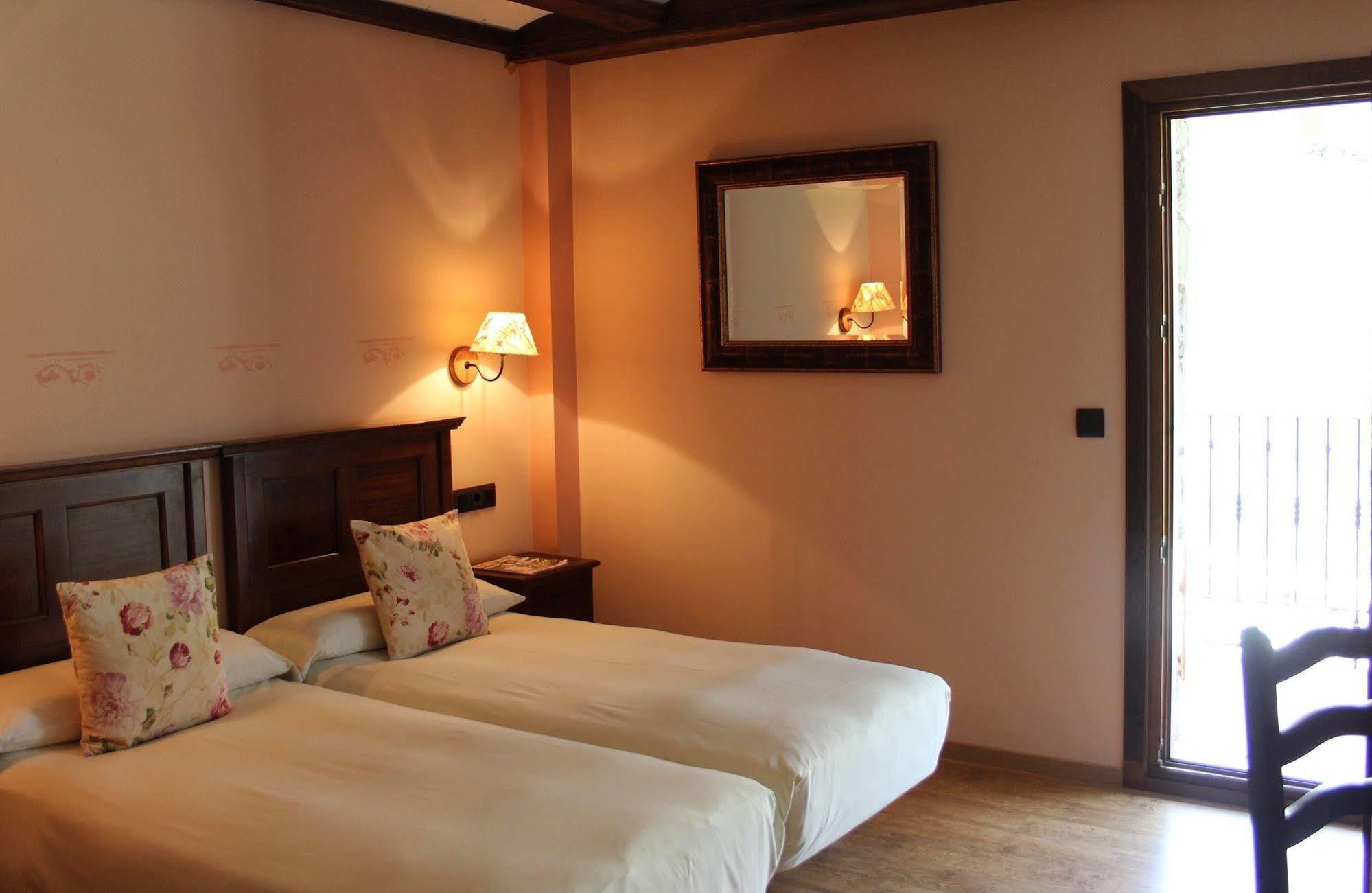 Hotel Casa Arcas Vilanova i la Geltrú Extérieur photo