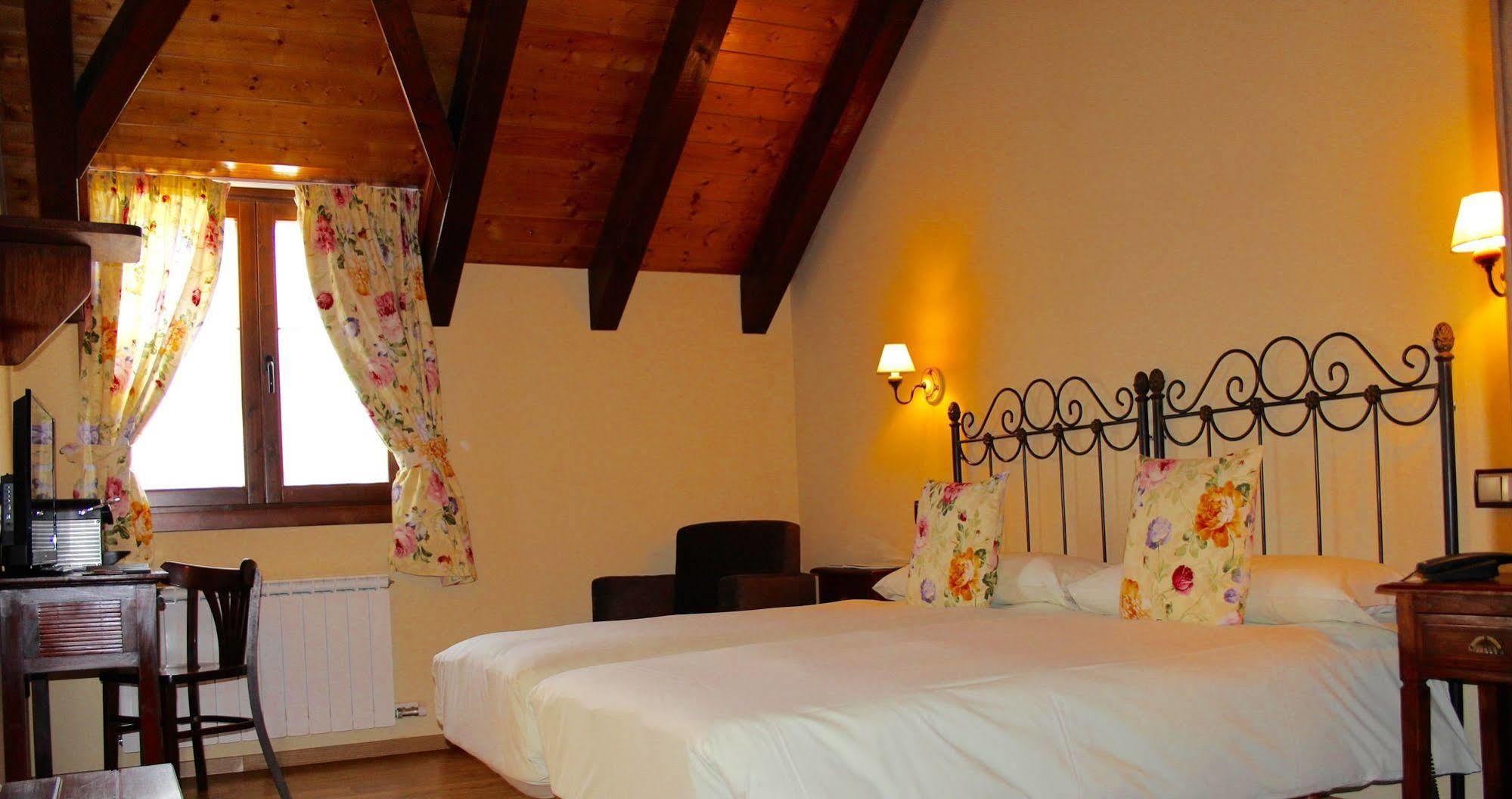 Hotel Casa Arcas Vilanova i la Geltrú Extérieur photo